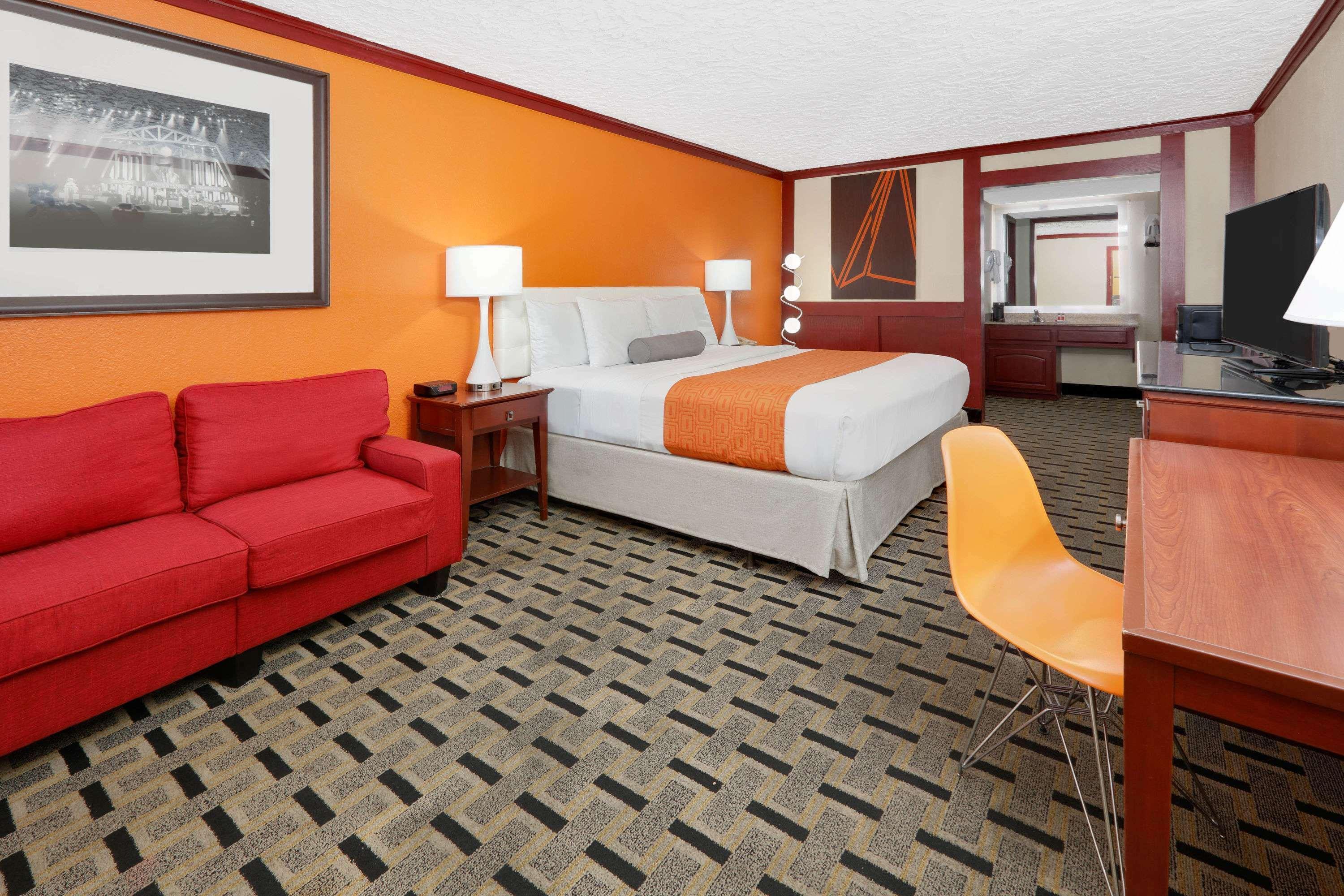 Howard Johnson By Wyndham San Marcos Exterior photo