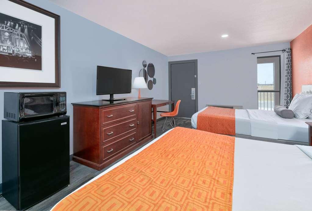 Howard Johnson By Wyndham San Marcos Room photo