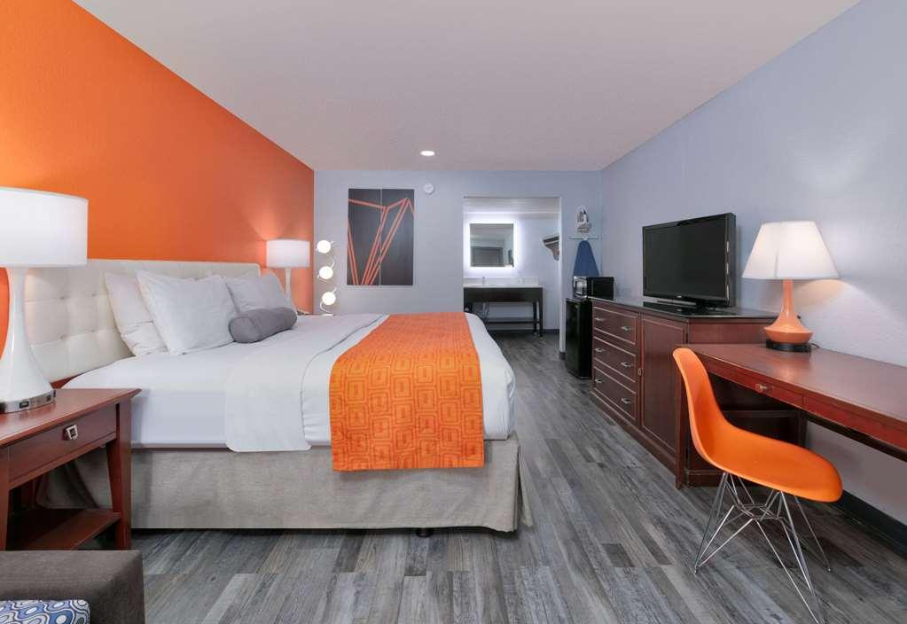 Howard Johnson By Wyndham San Marcos Room photo