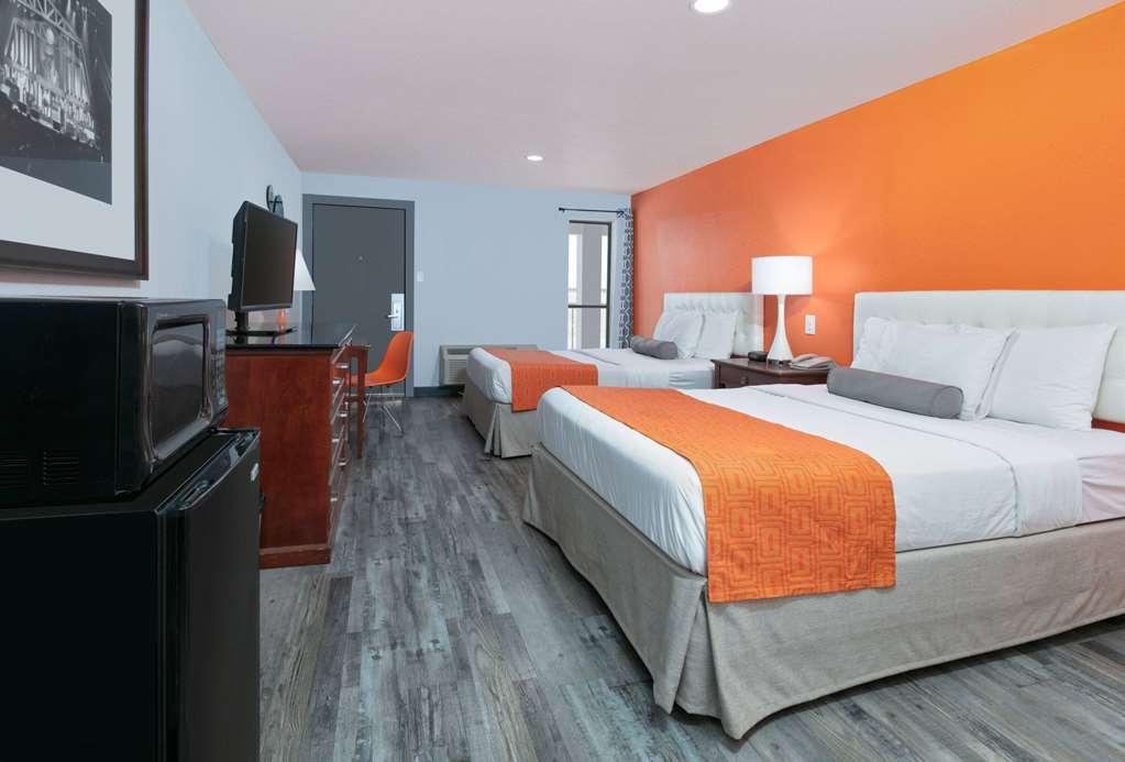 Howard Johnson By Wyndham San Marcos Room photo