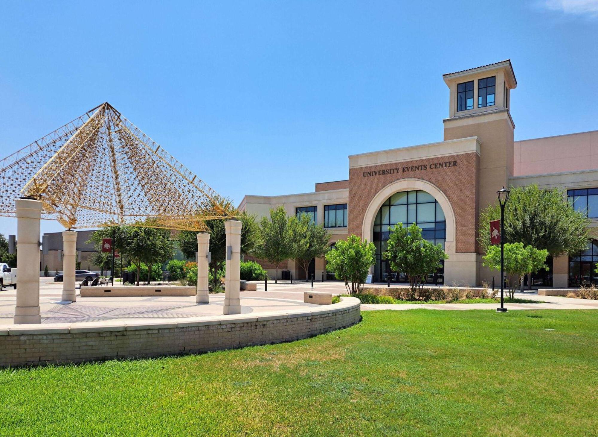 Howard Johnson By Wyndham San Marcos Exterior photo