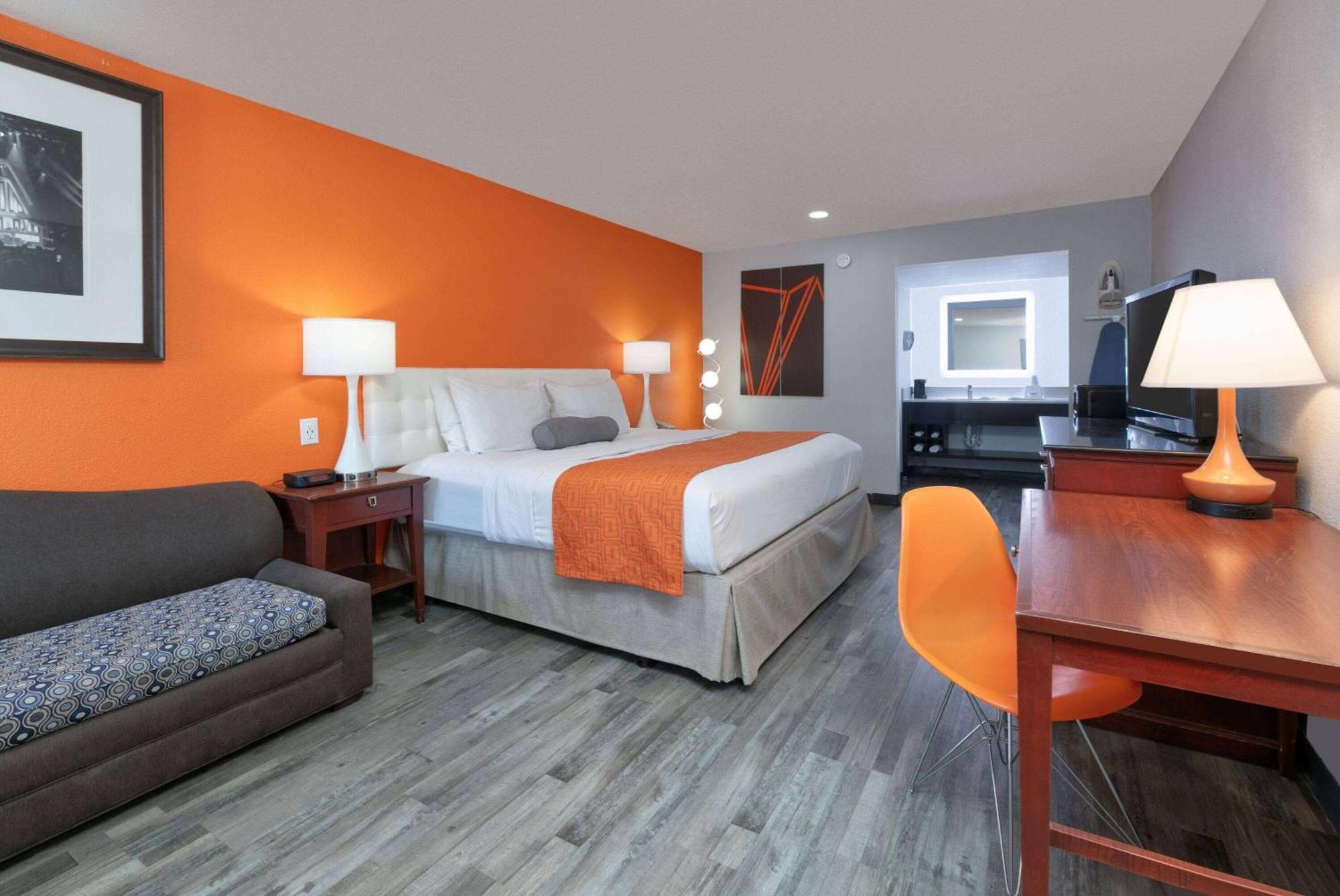 Howard Johnson By Wyndham San Marcos Exterior photo